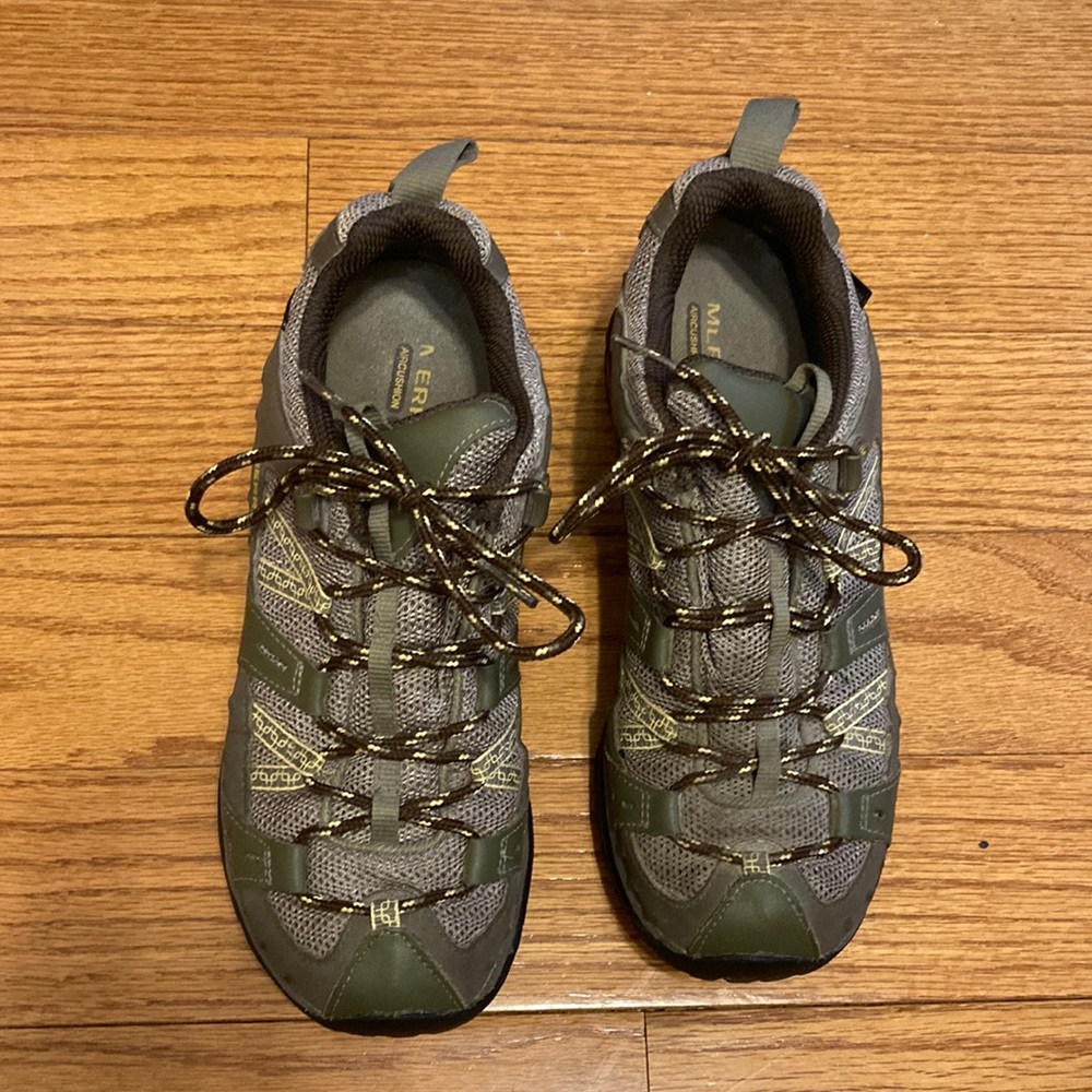 Merrell low rise hiking shoes size 8